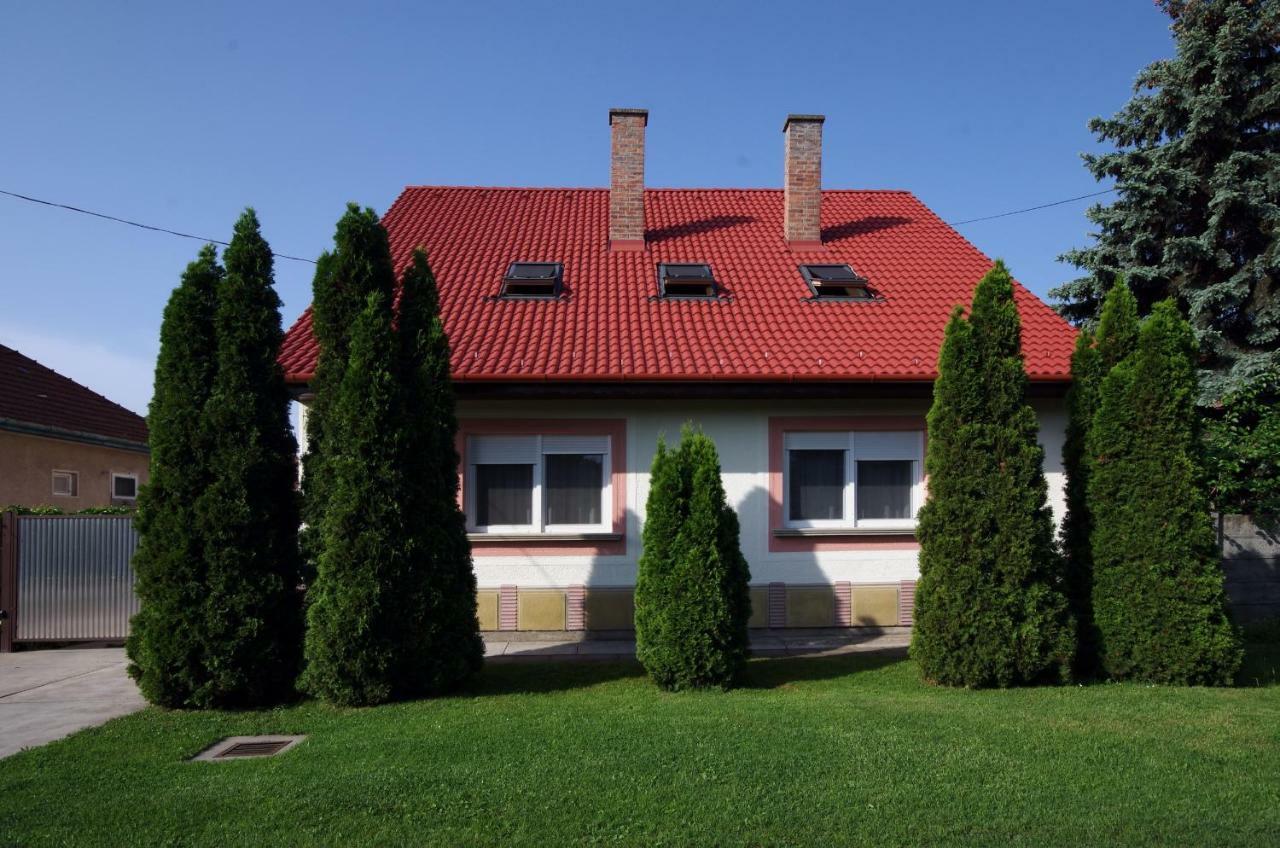 Amalia Apartman Gyula Eksteriør bilde